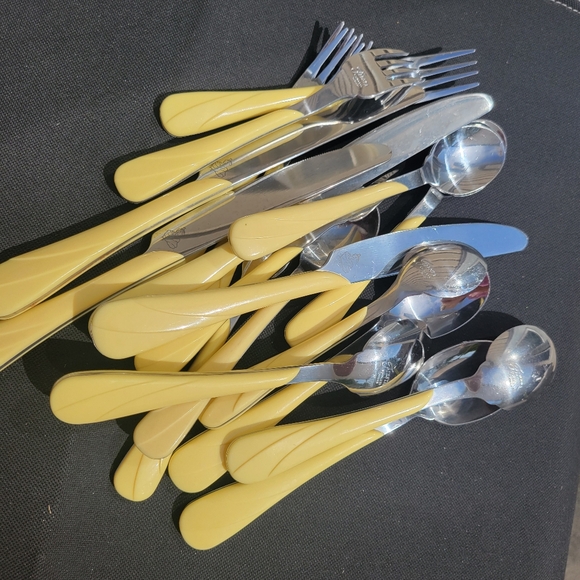 Fiesta Yellow Swirl Flatware 18pcs ~ Retired Item & Color ~ Fiestaware ~ Post-86 - Picture 9 of 16